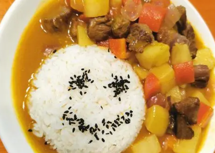 家人爱吃的苹果咖喱牛肉饭鲜甜微辣营养丰富吃一次念念不忘