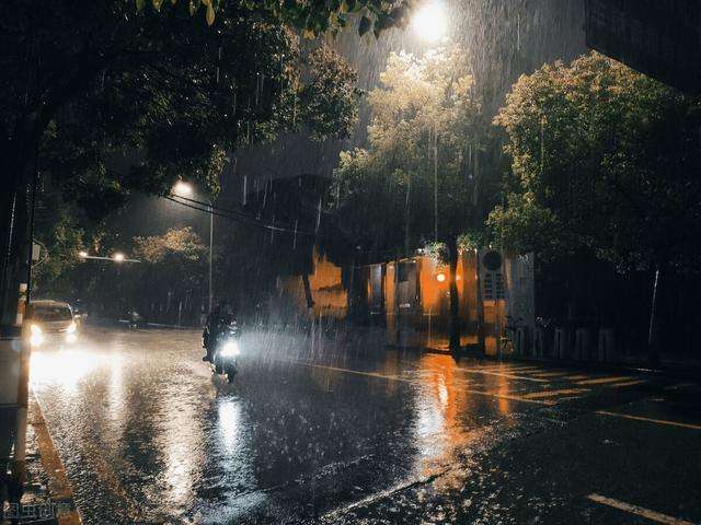 雨夜随想浅诗一首
