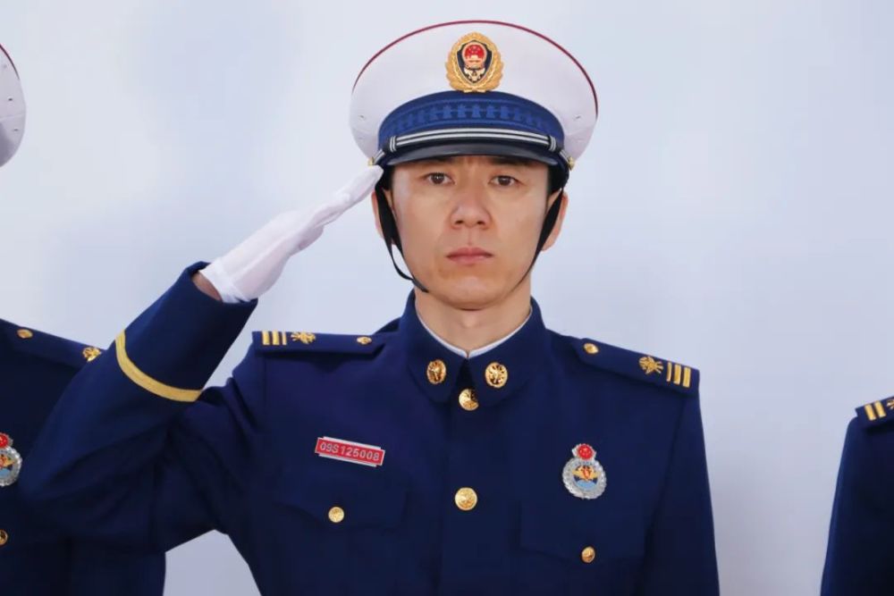 最后,支队张涛政委宣布了获得前三名的单位,并总结讲评了会操情况.