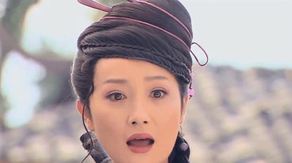 刘麟在书中首次出场时,与表妹陈丽卿进行了一番激战.