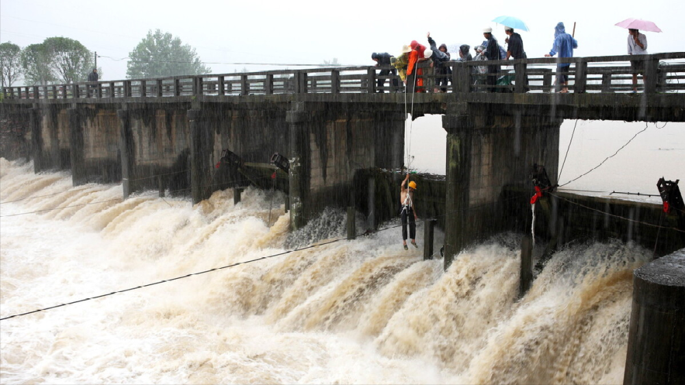 不可思议的水跃现象为什么水从大坝流下总要先跳一下涨知识了