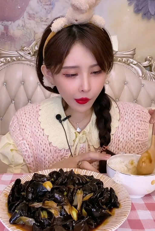 千万粉丝吃播猫妹妹因病住院,患有严重的焦虑症,直