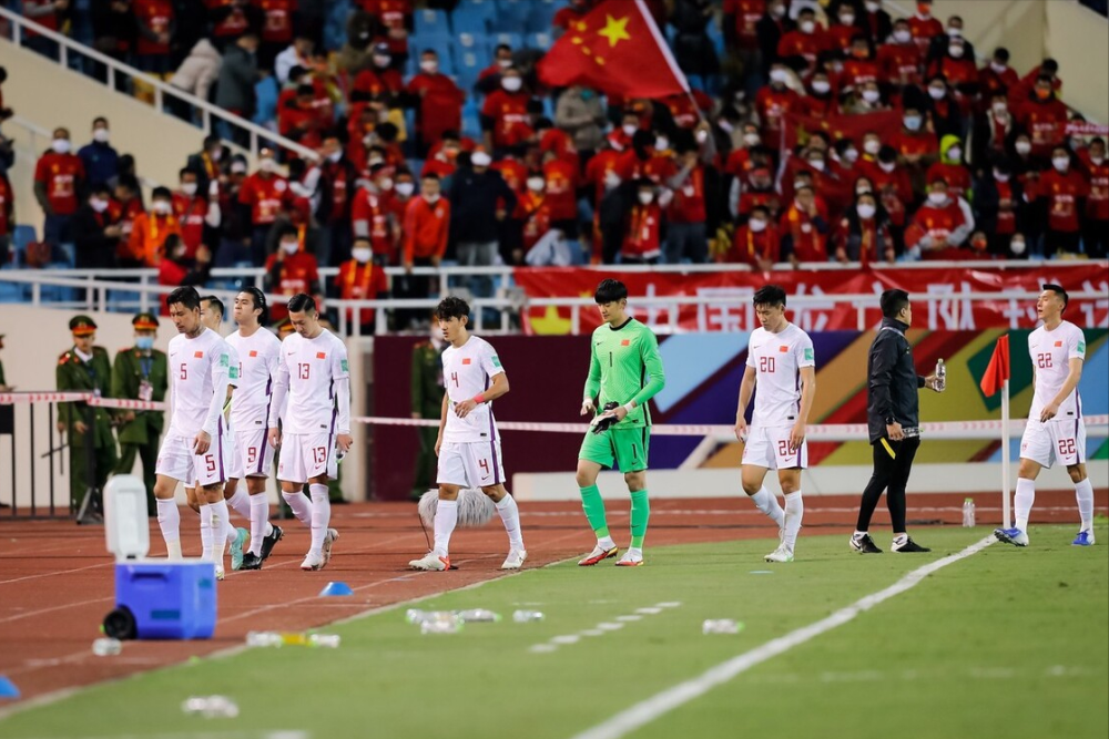 中国男足隔离后解散 庞大的11人教练团队终成足坛笑话 腾讯新闻