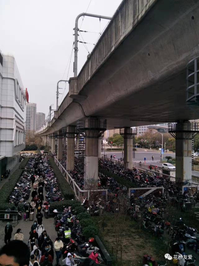 上海安亭地铁站停满来自花桥电动车|上海|地铁|苏州|疫情防控|安亭