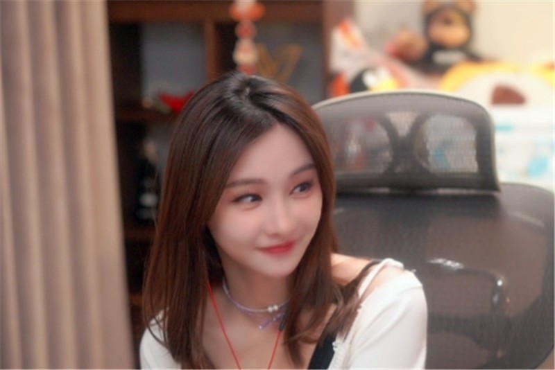 miss大小姐好事将近直播露出少女神情情人节营业自曝赚彩礼