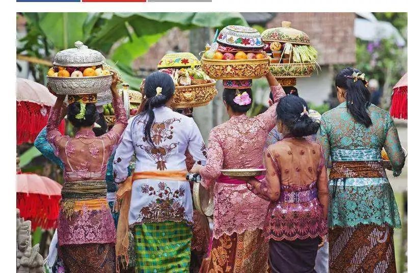 印度尼西亚的国服是传统民族服装"巴迪"(batik) 衫,一种腊染纺织品,绘