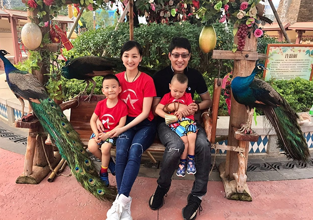 参观于震住的豪宅住着老旧普通的房子养5个孩子压力太大了