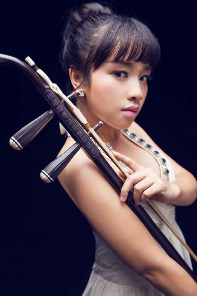 能与乐器流氓一较高下的只有ta看大师一把二胡玩转民乐