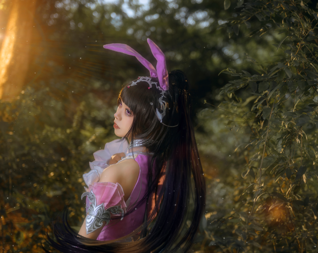 斗罗大陆:高颜值美女cos小舞,粉色长裙加白丝,身材太绝了