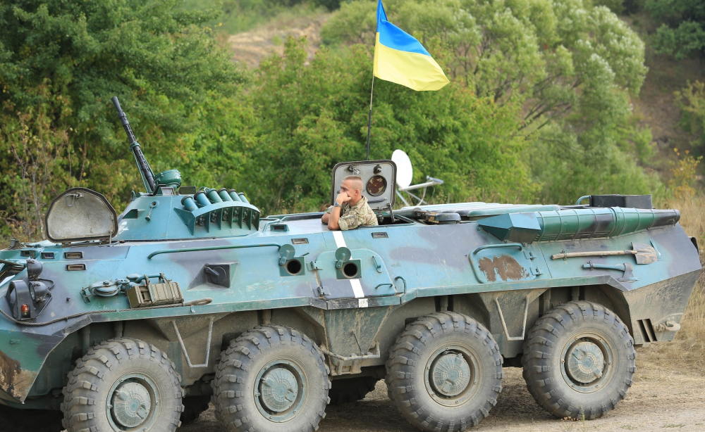 俄乌网民激辩：击毁的乌军装甲车是“俄国造”？黄曾铭