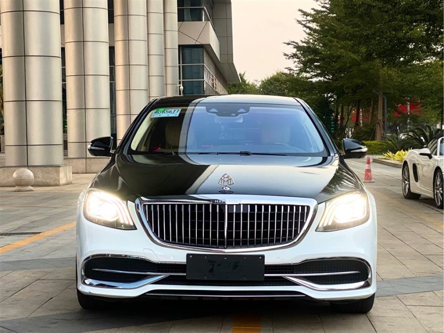 小伙花115万买辆奔驰迈巴赫s级,又花3万贴膜,黑白双拼器宇轩昂_腾讯