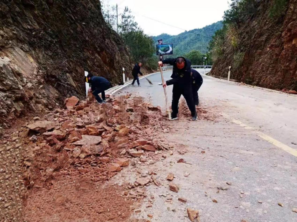 株树桥水库管理局 巡查路上遇落石及时清障保平安 腾讯新闻