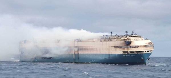 载有数千辆大众汽车的货船仍在海面燃烧，电动车长途海运安全性遭质疑四年级英语上册