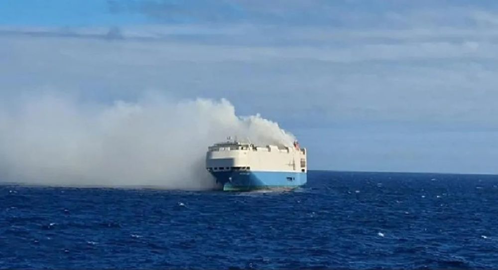 载有数千辆大众汽车的货船仍在海面燃烧，电动车长途海运安全性遭质疑四年级英语上册