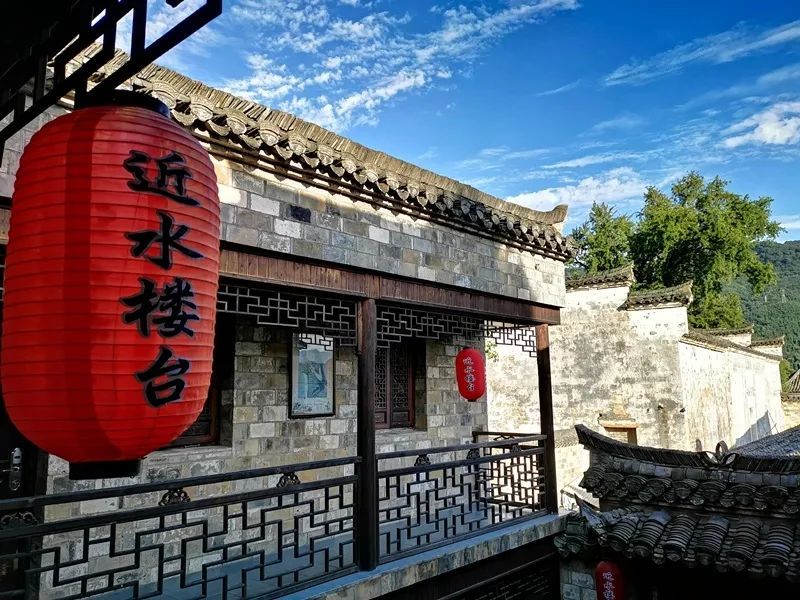 它就是近水楼台民宿完美复刻了我们所有的希冀就有一家民宿在桃花潭