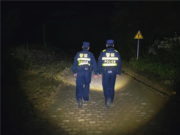 万家灯火前,是你的背影