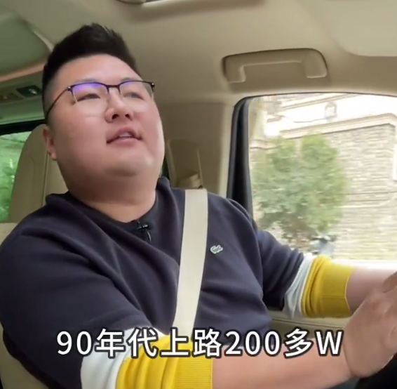 猴哥自曝婚车计划千万车队巡游南京妻子前夫忙着曝黑料