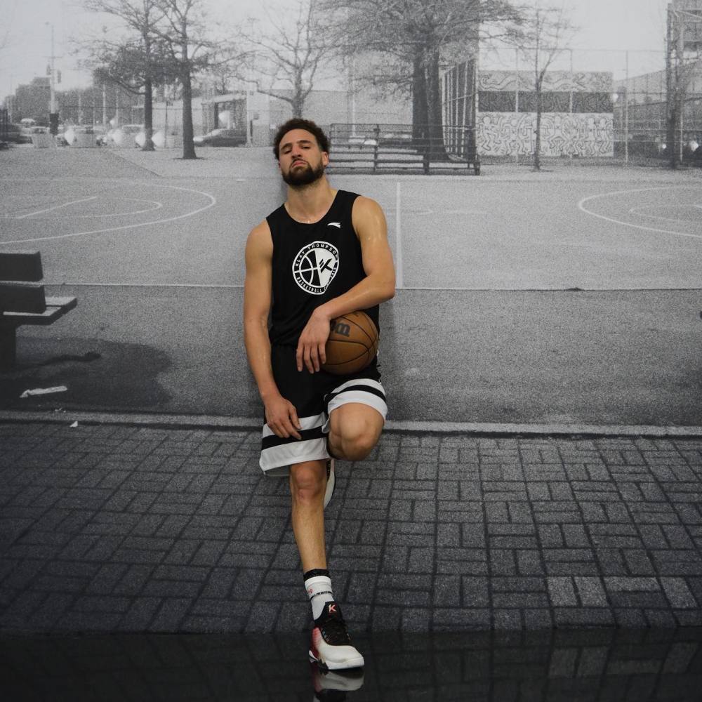 享受生活汤普森晒游玩照自封千面男神潜水服太夸张遭普尔神调侃