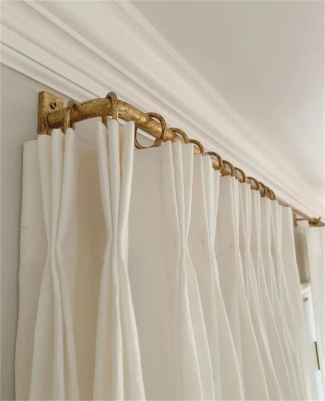 褶皱能起到装饰作用,一般来讲窗帘褶皱越多,悬挂上的视觉效果越好