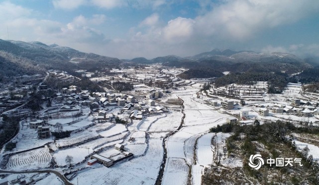 航拍貴州松桃村莊雪後披銀裝宛如冰雪世界