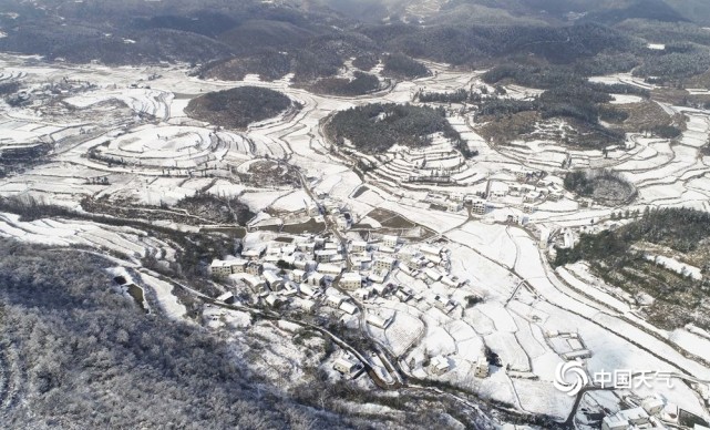 航拍貴州松桃村莊雪後披銀裝宛如冰雪世界