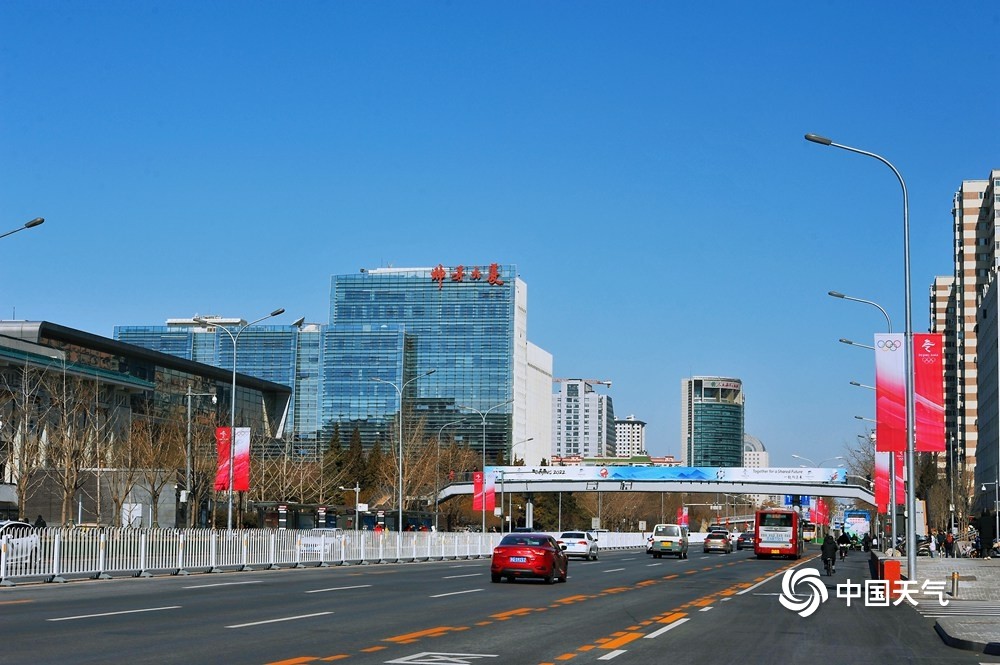 北京圆明园金黄又染“福海”岸半冰半水见远山