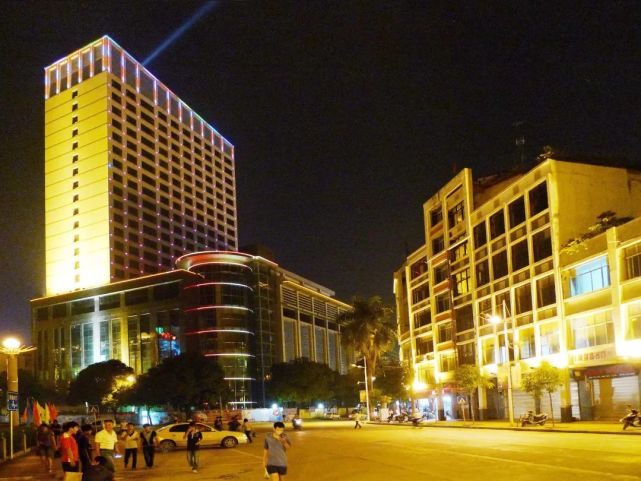 凭祥市祥城大厦夜景▲友谊关夜景来源:凭祥融媒编辑:黄云霞一审:钟