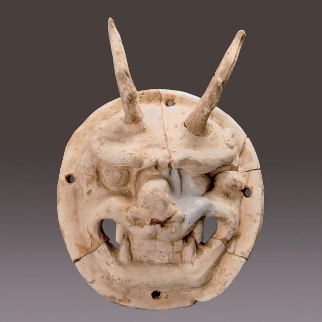 巩义唐墓出土的绘彩魌头