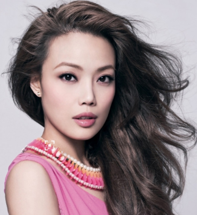 参观容祖儿在香港的豪宅住着几十平的小蜗居生活压力太大了