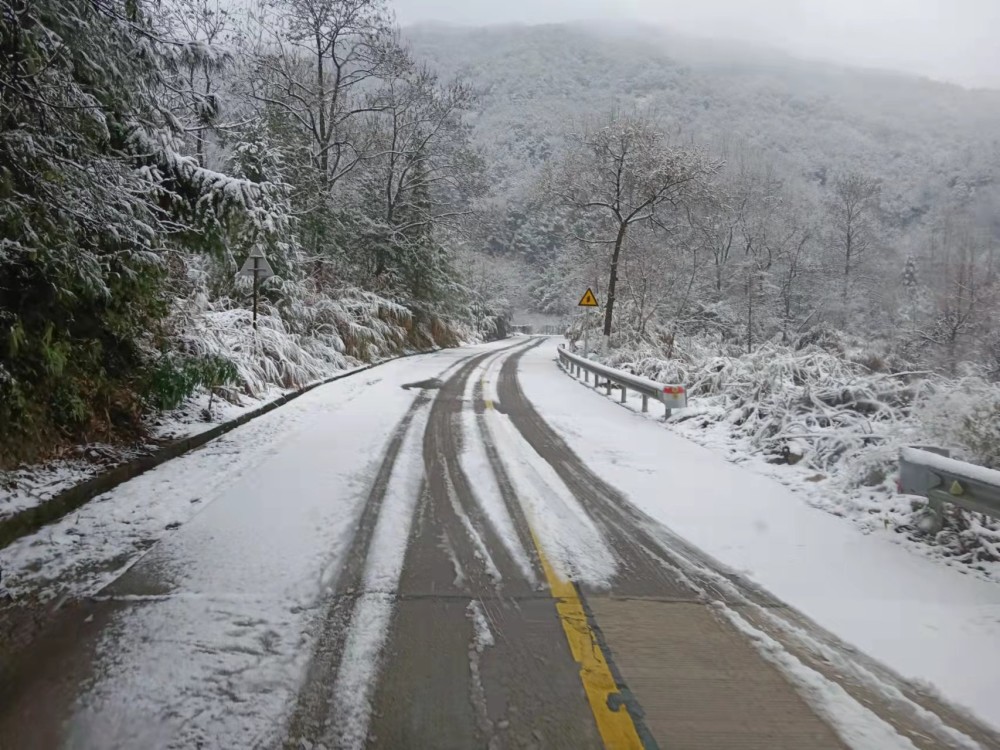 一场风雪 一程守护 腾讯新闻