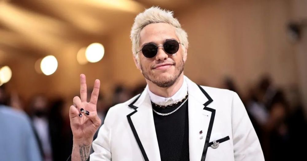 讲真的|永远不要低估既幽默又懂女人的pete davidson!_腾讯新闻