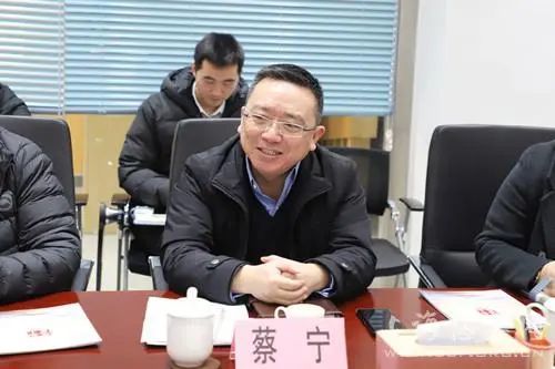 上海市慈善基金会金山区代表处会长王美新,金山区人民政府副区长蔡宁