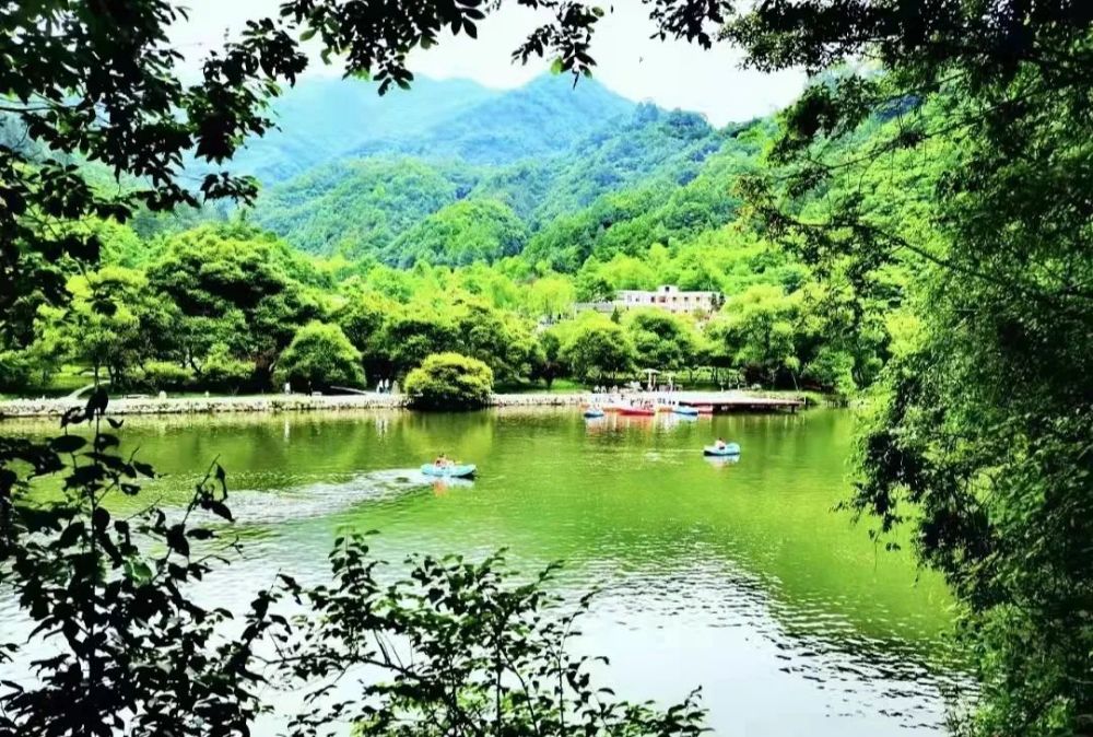 康县阳坝梅园湿地公园,是一段山水壮丽的大河谷,为国家aaaa级旅游景区