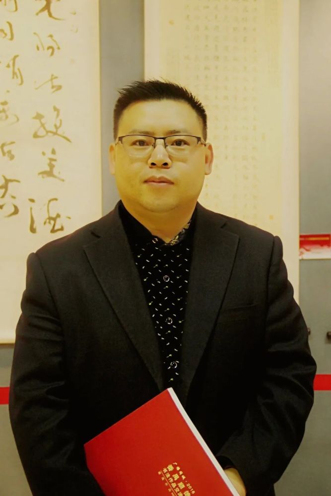 张峰老师登上青少年书法报名师专版