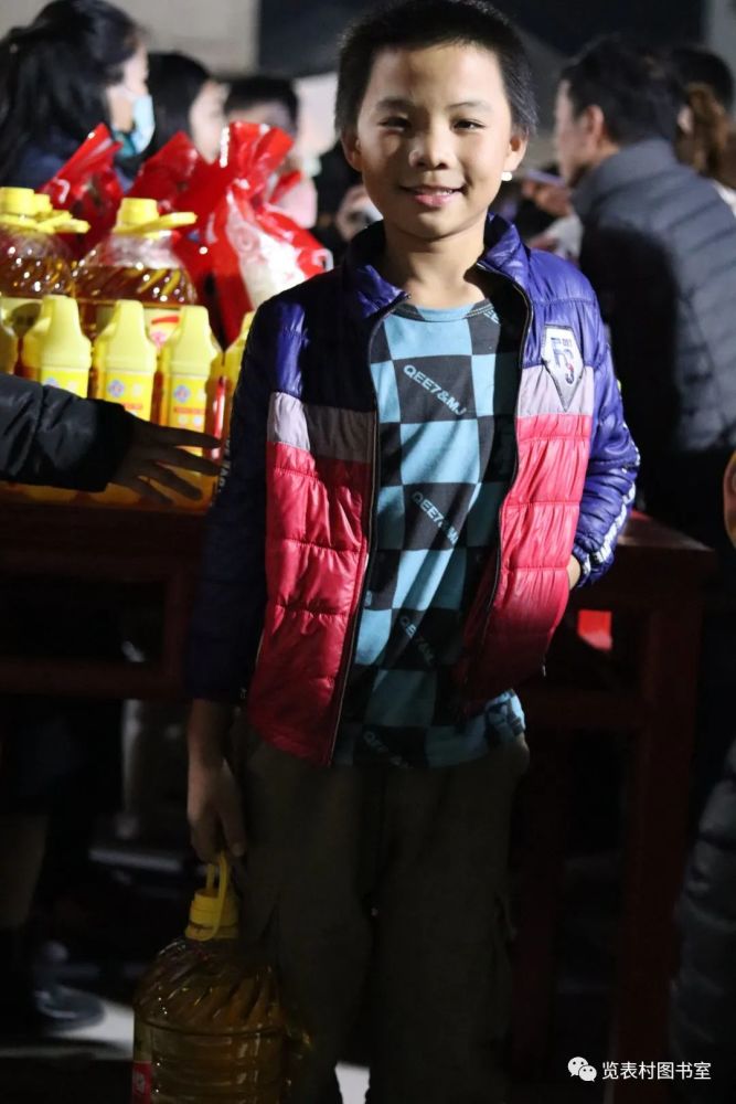 元宵夜央视记者来到览表村这里