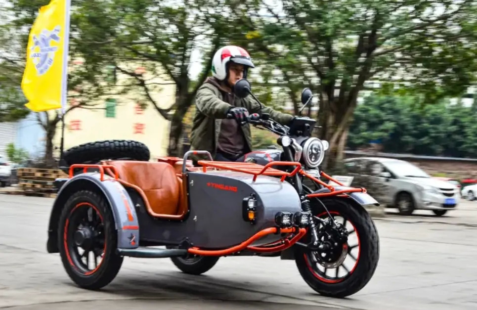 国产500cc边三轮摩托新车亮相:动力出众,配液晶仪表_腾讯新闻