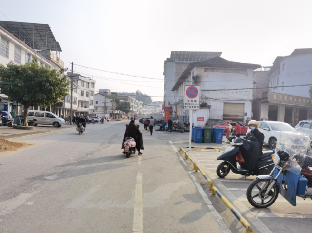 天南路路段田村中心小学路口路段向下滑动显示更多图片南塘镇违停球