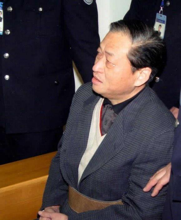 1999年巨贪王怀忠欲用200万摆平审查结果被骗子骗走120万