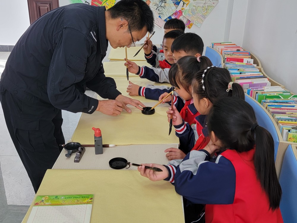 采访的最后,滇滩边境派出所教导员杨晋源对我们说道,"云峰中心警务室