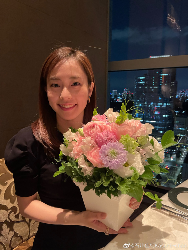 石川佳纯29岁生日夜晒照日本乒乓球女神隔空完胜模特伊藤
