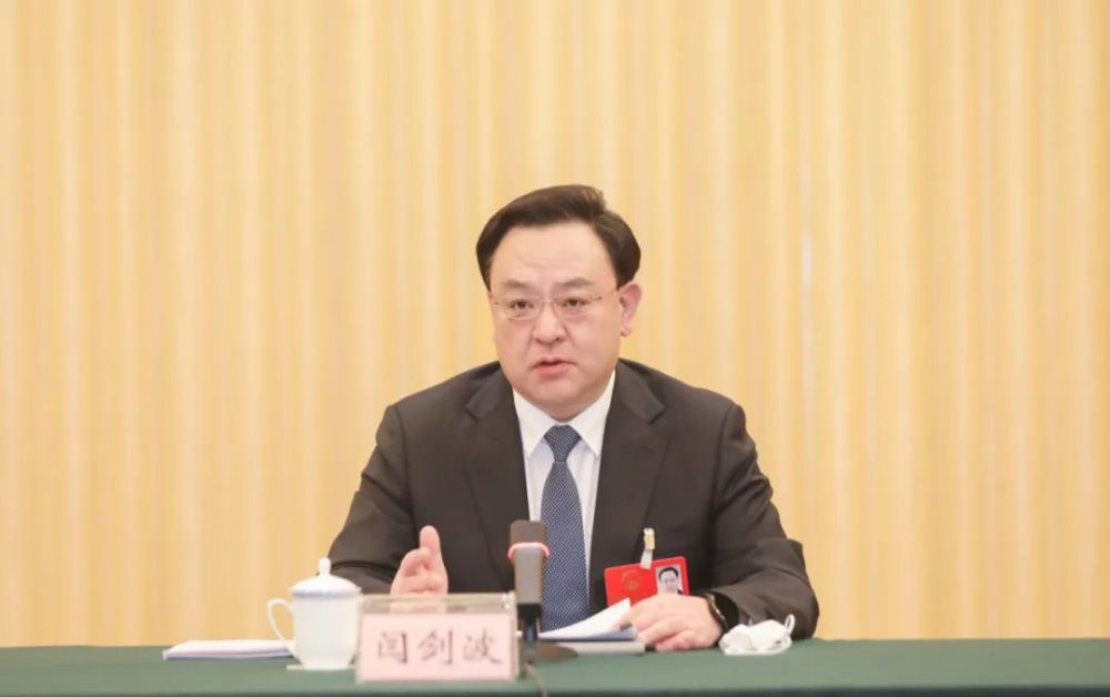 闫剑波在参加荣成代表团审议时要求奋力在高质量发展中走在前列