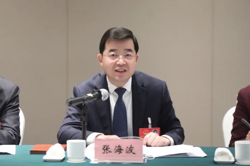 张海波在参加文登代表团审议时强调聚焦重点持续用力努力重振产业雄风