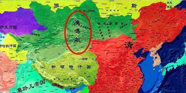 康熙二十九年,噶尔丹在乌兰木通一役战败后佯装臣服,可背地里一直不愿