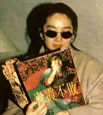 30年前，林青霞的审美告诉我们：“今天你穿衣，也比不上她时髦”八年级上册音乐书电子课本苏教版