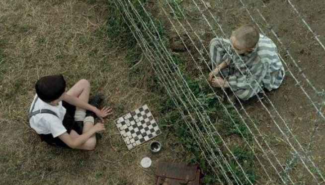 用孩子的纯洁视角看人间地狱这部电影拍出了时代悲剧