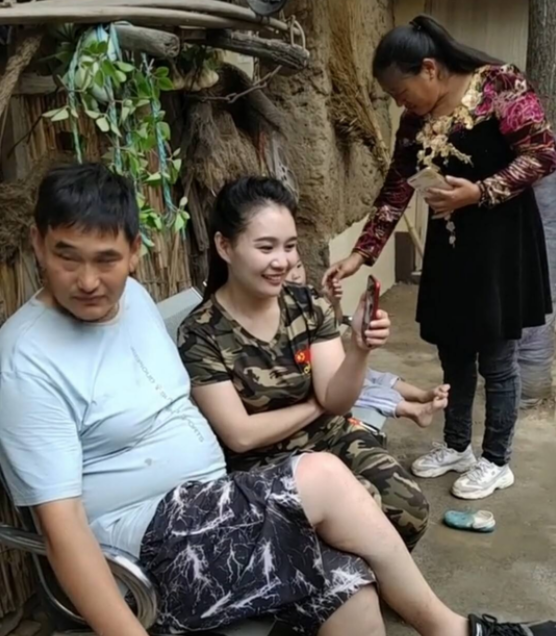 大衣哥與女搭檔袁慶傳緋聞,女方丈夫鬧離婚,或將淨身出戶