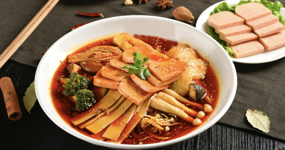 东北麻辣烫排行榜_东北夫妇靠麻辣烫起家,在全国开店6000家,一年营收超10亿