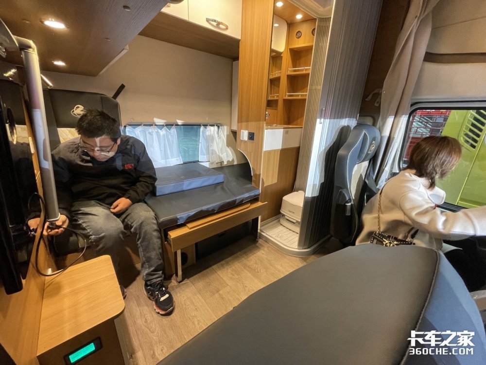 阔绰的生活区空间 更贴近家的体验美式长头驾驶室造型的t7,以珍珠白为