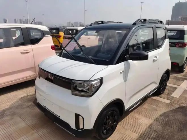 五菱宏光miniev迎来第二代改款新增运动套件续航增至300km