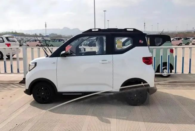 五菱宏光miniev迎来第二代改款新增运动套件续航增至300km